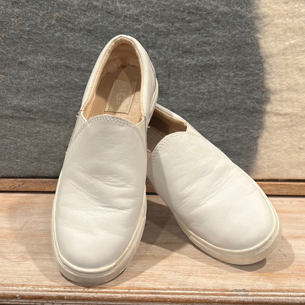 UGG white LEATHER SLIP ON SHOES size 7 women’s